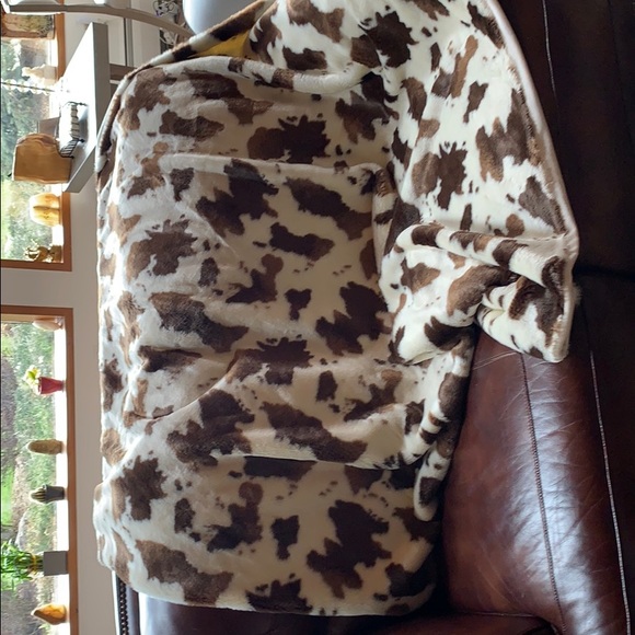 Faux Fur Animal Print Throw - Picture 2 of 4